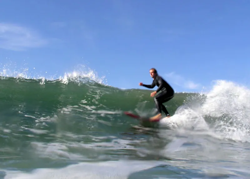 Lorenzo Puri surfing