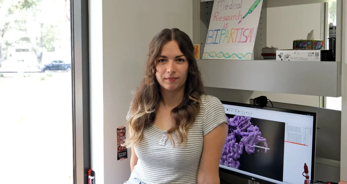Alexandra Houser, profile photo in lab. Photo credit Sanford Burnham Prebys