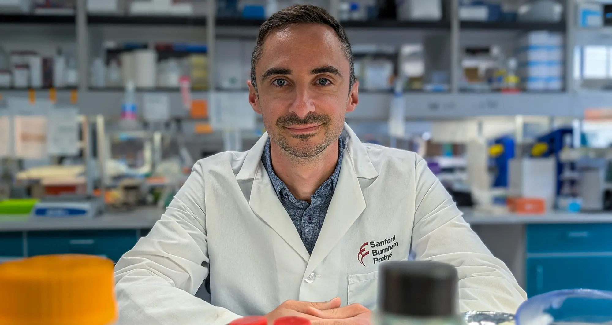 Rouven Arnold profile photo in lab. Photo credit Sanford Burnham Prebys